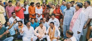 बाबा साहेब की जयंती से पहले भाजपा ने चलाया स्वच्छता अभियान, प्रतिमा स्थल पर की साफ-सफाई