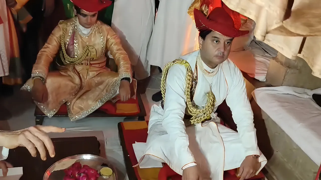 ग्वालियर में राजशाही अंदाज़ में मना दशहरा: सिंधिया परिवार ने की परंपरागत पूजा-अर्चना