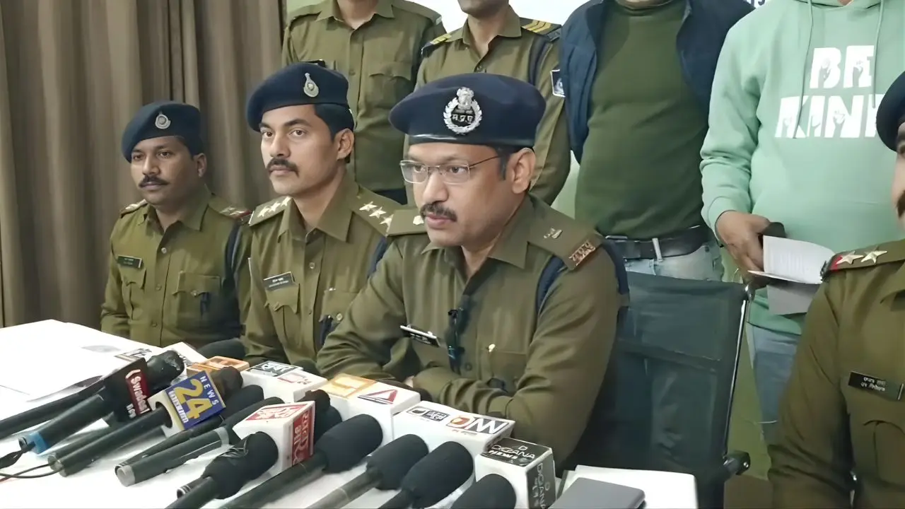5.50 lakh robbery in Dabra